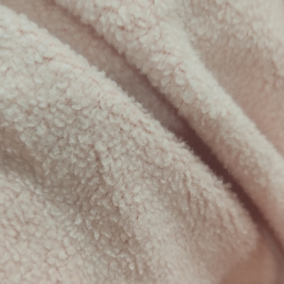 Under Armour Women's Light Pink Kangaroo pocket Hoodie Size M warm soft and cozy - Picture 8 of 8